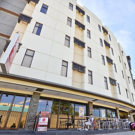 宿务麦丹快捷酒店-仅限隔离 麦克坦 外观 照片